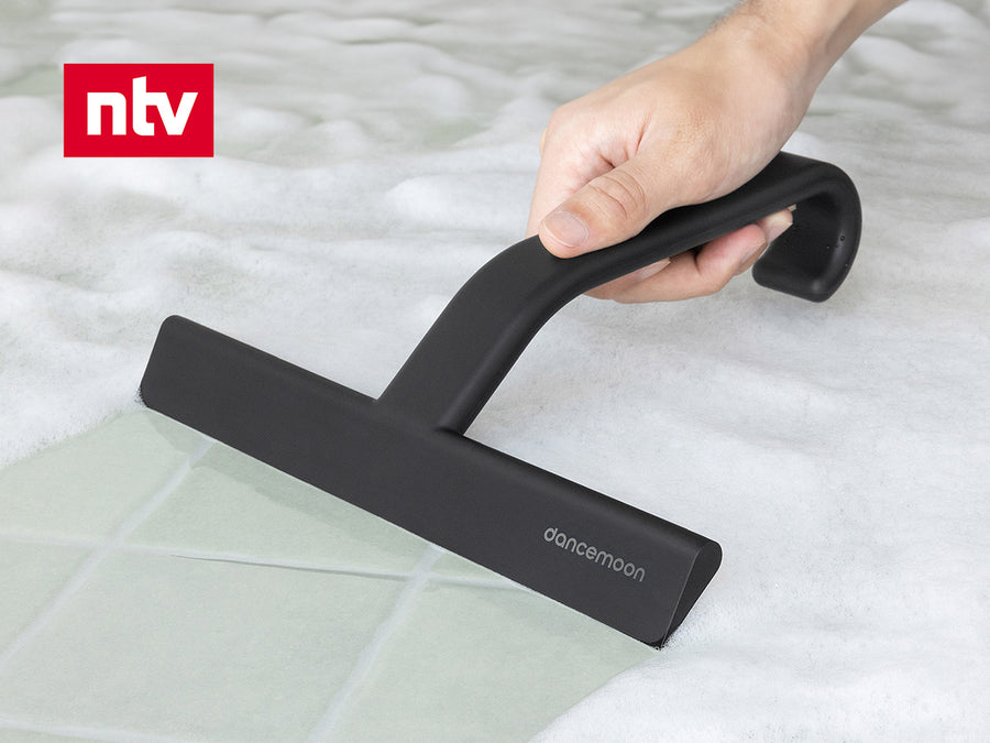 n-tv Names dancemoon JustHang the Test Winner in 2025 Shower Squeegee Review